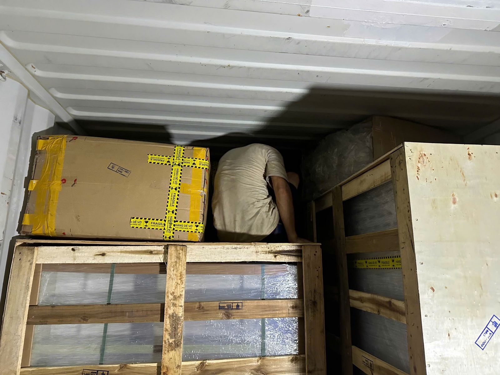 Gửi Tượng đi nước ngoài