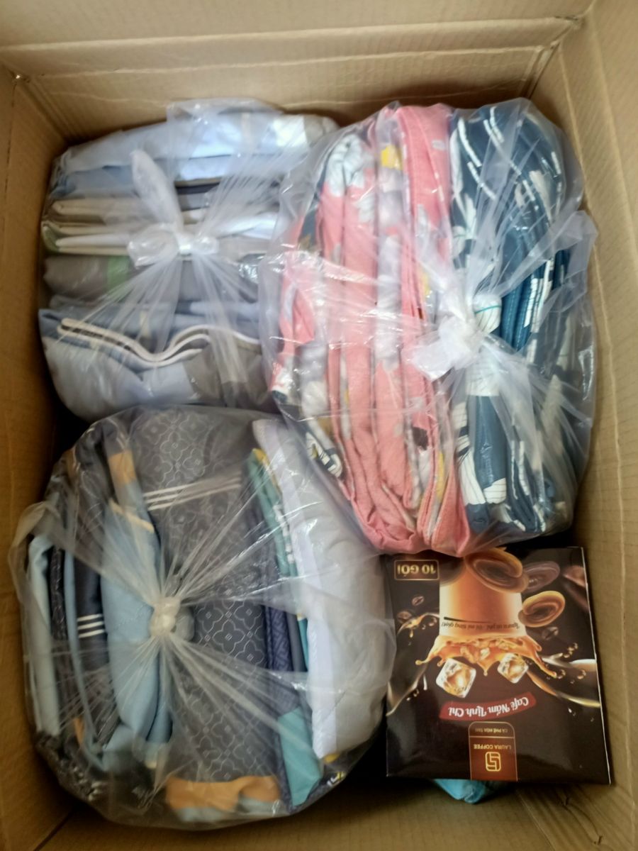 Bảng giá gửi quần áo đi Canada tại Long Hưng Phát