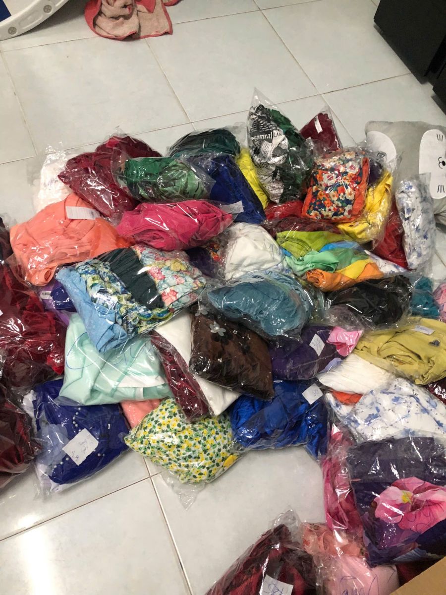 Bảng giá gửi quần áo đi Canada