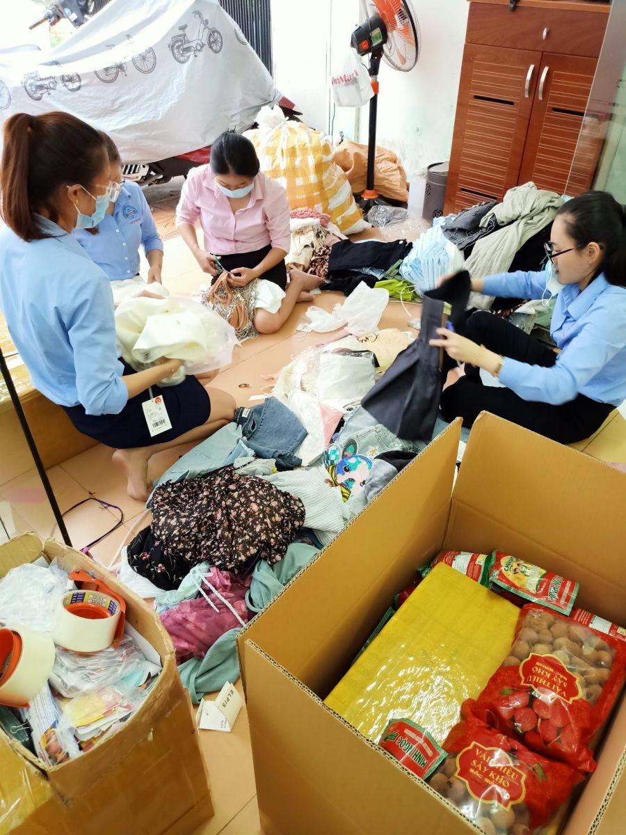 Phương thức gửi quần áo đi Canada