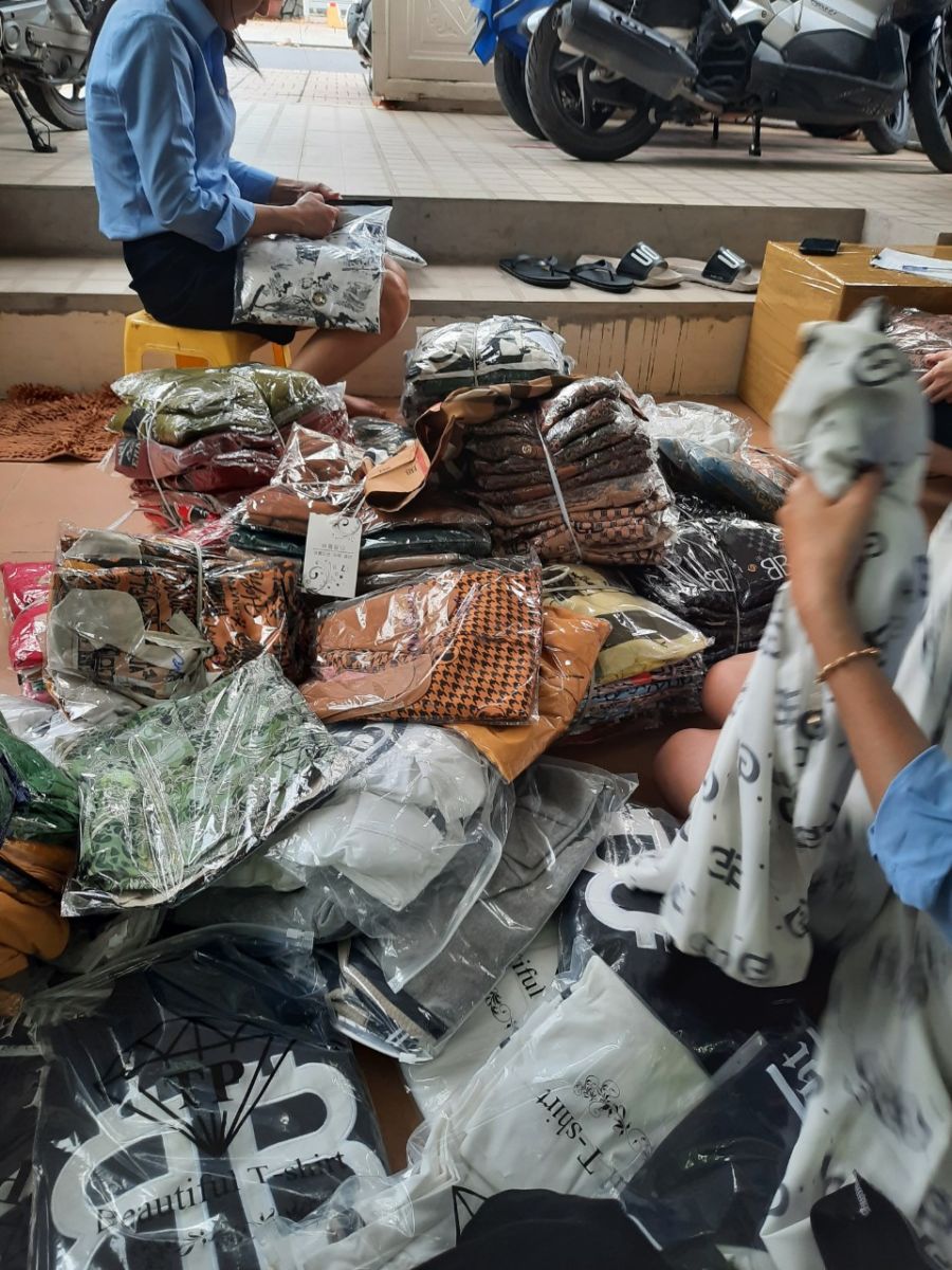 Quy trình gửi quần áo đi Canada