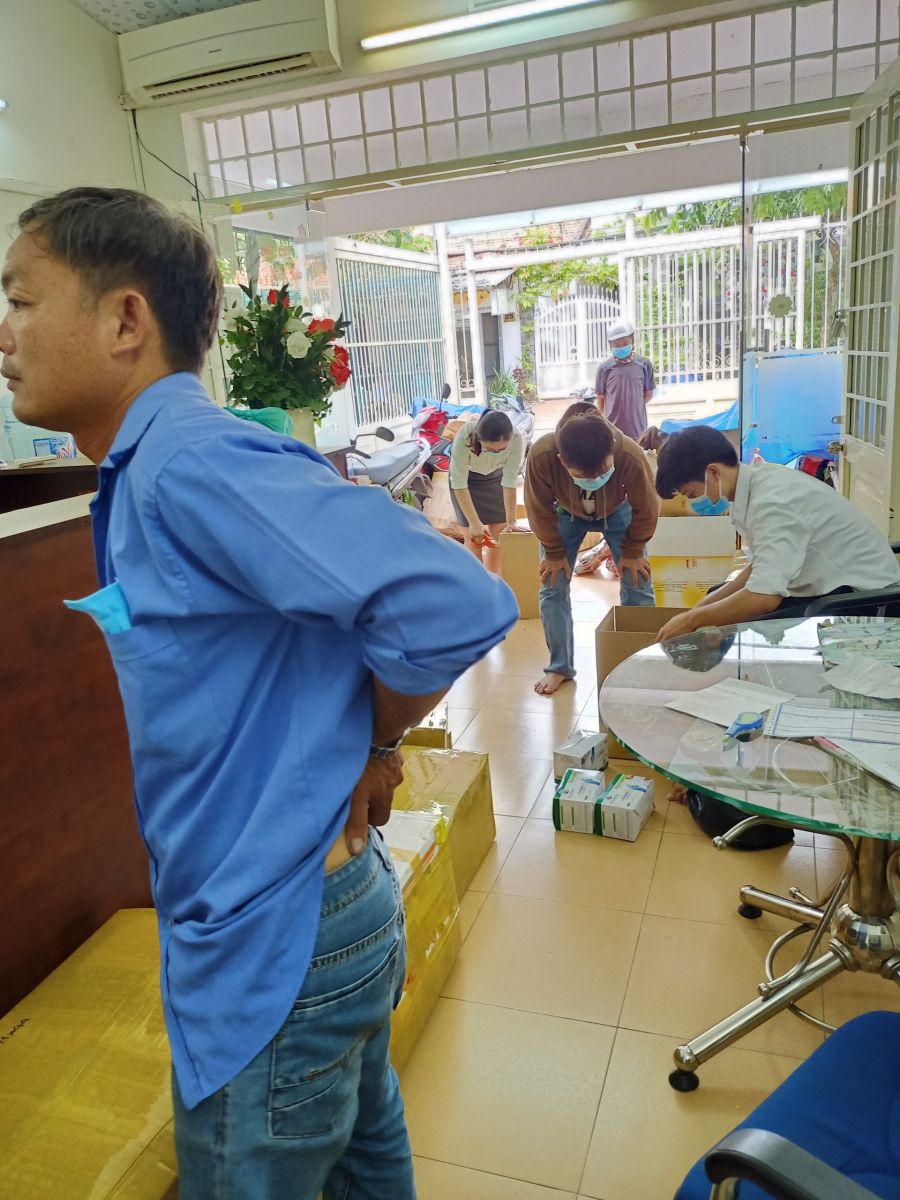Gửi bánh mứt đi Mỹ
