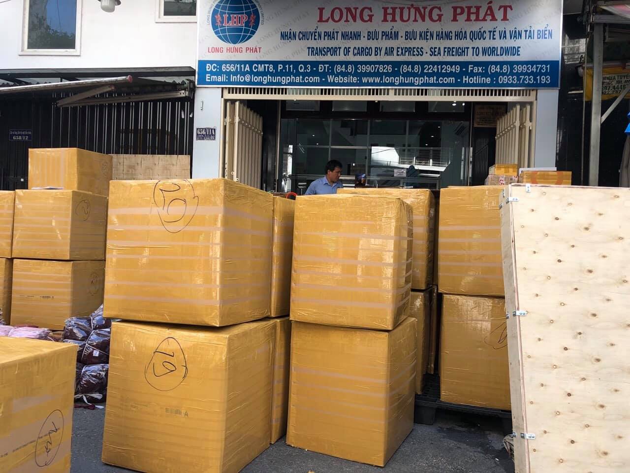 gửi quần áo đi Mỹ tại Long Hưng Phát