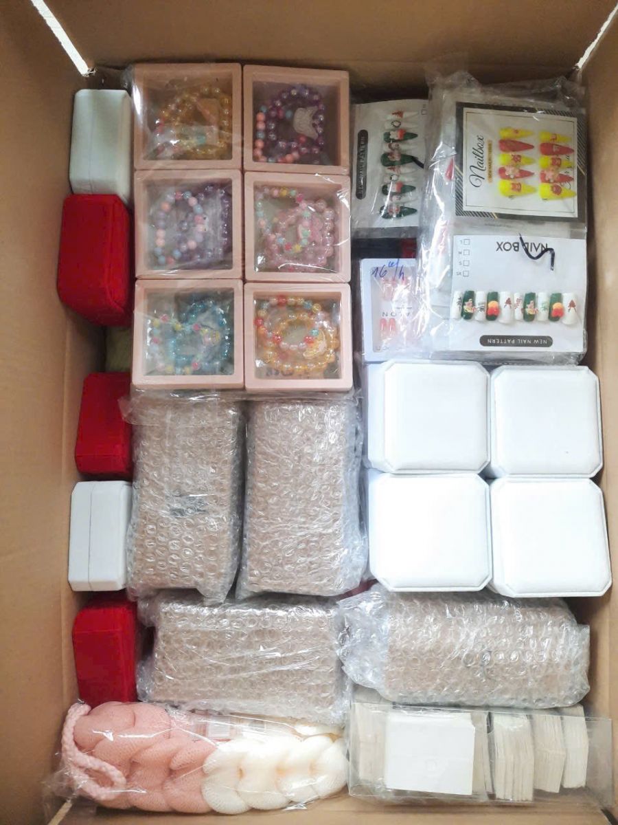 phí gửi hàng qua bưu điện ra nước ngoài