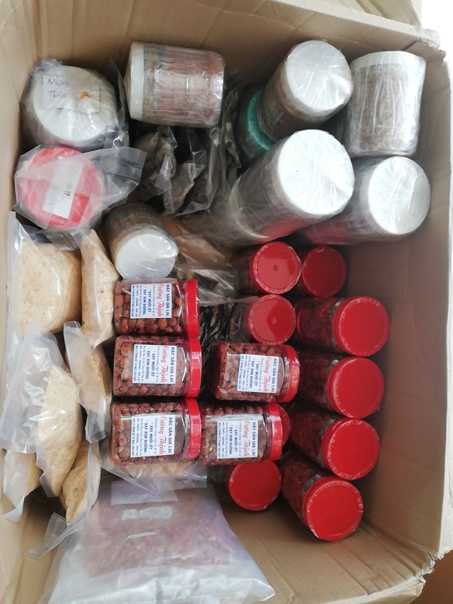 đóng gói củ kiệu củ hành để gửi đi Mỹ