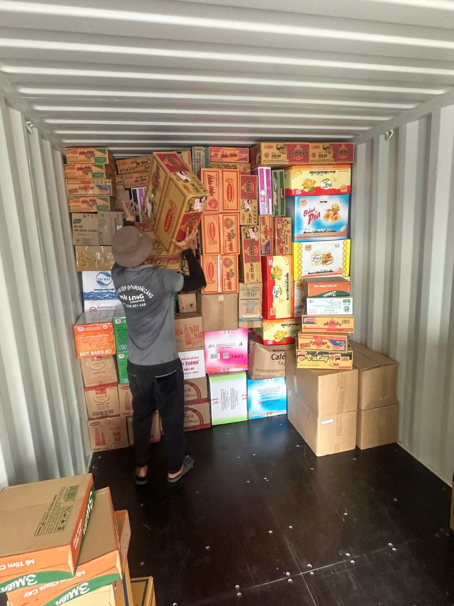 vận chuyển hàng hóa đi nước ngoài